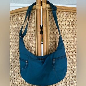 Lululemon 6L Slouchy Sling Bag
